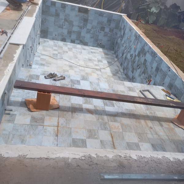 construimos-sua-piscina-com-qualidade-e-seguranca-sos-construir.jpg